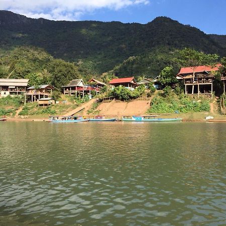 Lattanavongsa Guesthouse And Bungalows Muang Ngoi Екстериор снимка