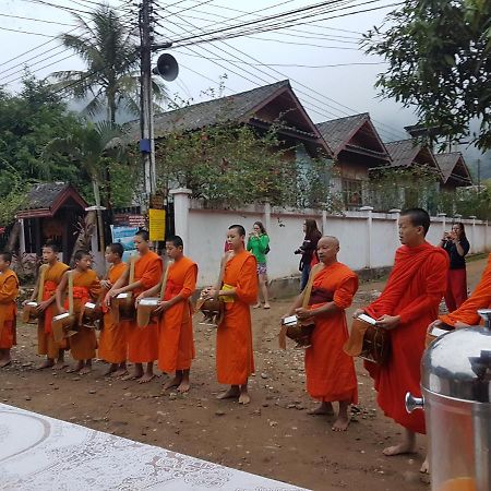 Lattanavongsa Guesthouse And Bungalows Muang Ngoi Екстериор снимка