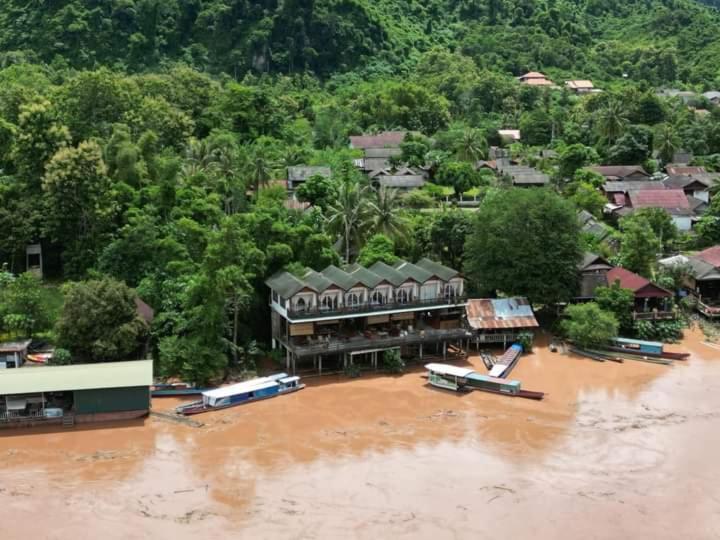 Lattanavongsa Guesthouse And Bungalows Muang Ngoi Екстериор снимка