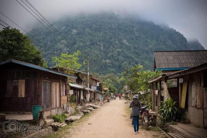 Lattanavongsa Guesthouse And Bungalows Muang Ngoi Екстериор снимка