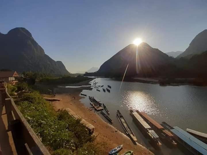 Lattanavongsa Guesthouse And Bungalows Muang Ngoi Екстериор снимка