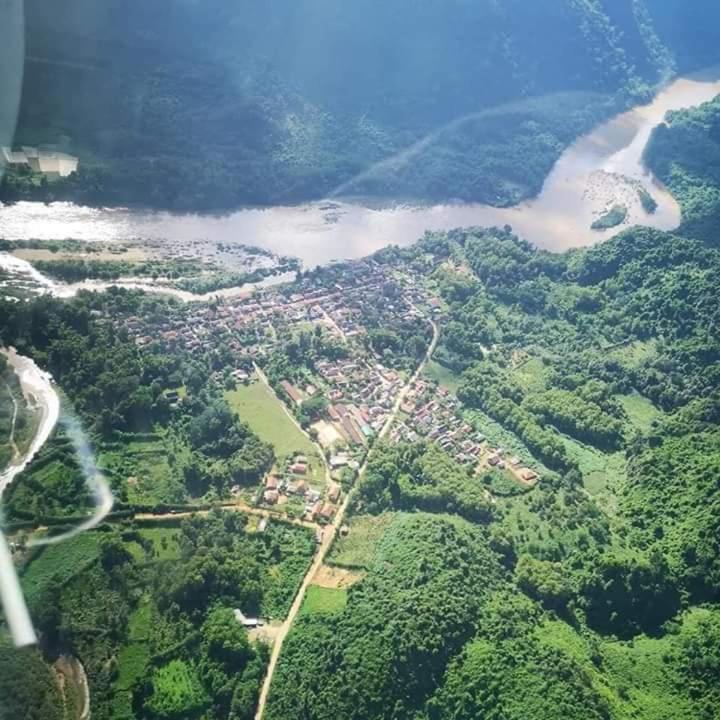 Lattanavongsa Guesthouse And Bungalows Muang Ngoi Екстериор снимка