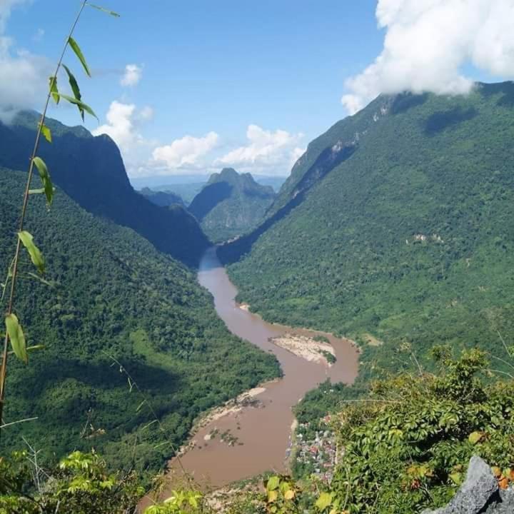 Lattanavongsa Guesthouse And Bungalows Muang Ngoi Екстериор снимка