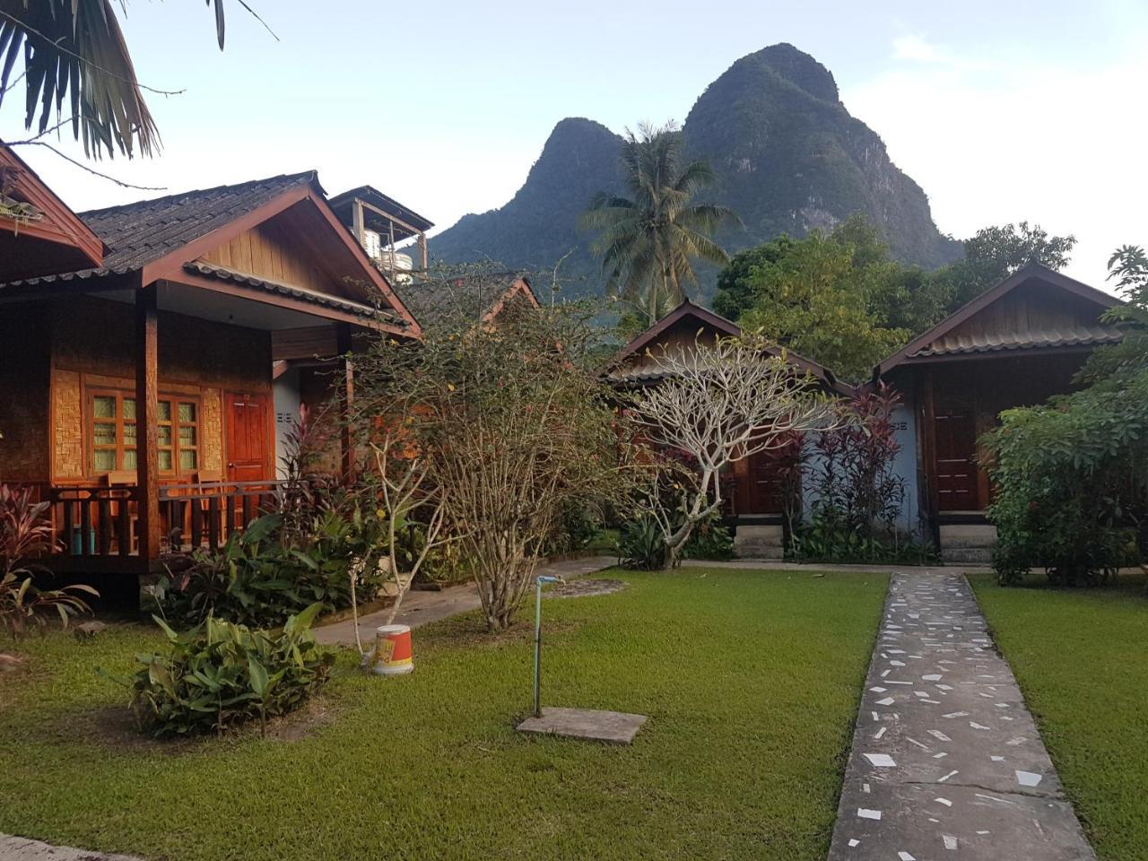 Lattanavongsa Guesthouse And Bungalows Muang Ngoi Екстериор снимка