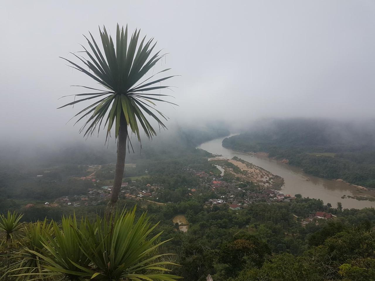 Lattanavongsa Guesthouse And Bungalows Muang Ngoi Екстериор снимка