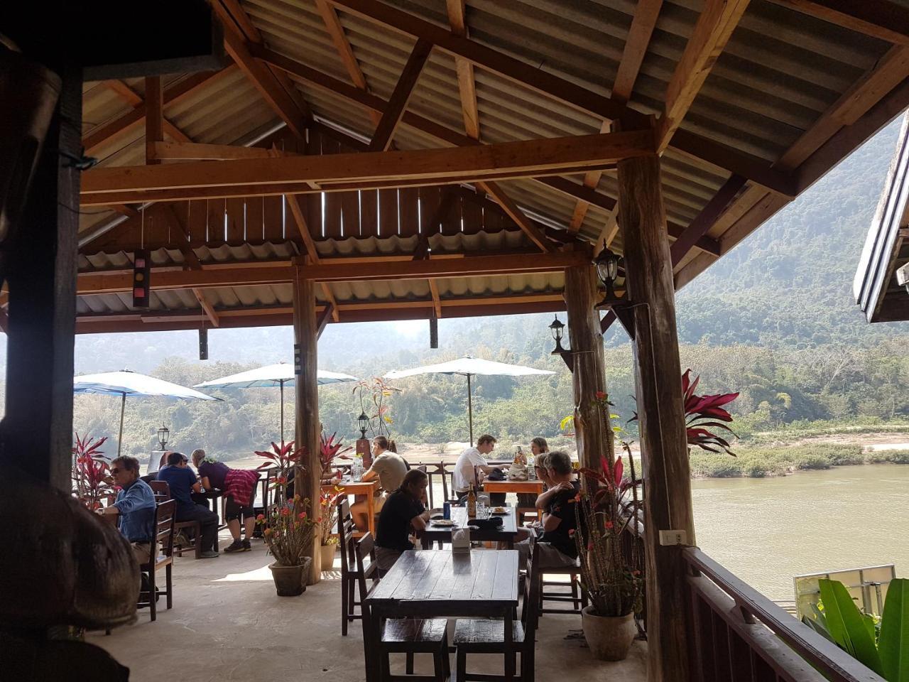 Lattanavongsa Guesthouse And Bungalows Muang Ngoi Екстериор снимка