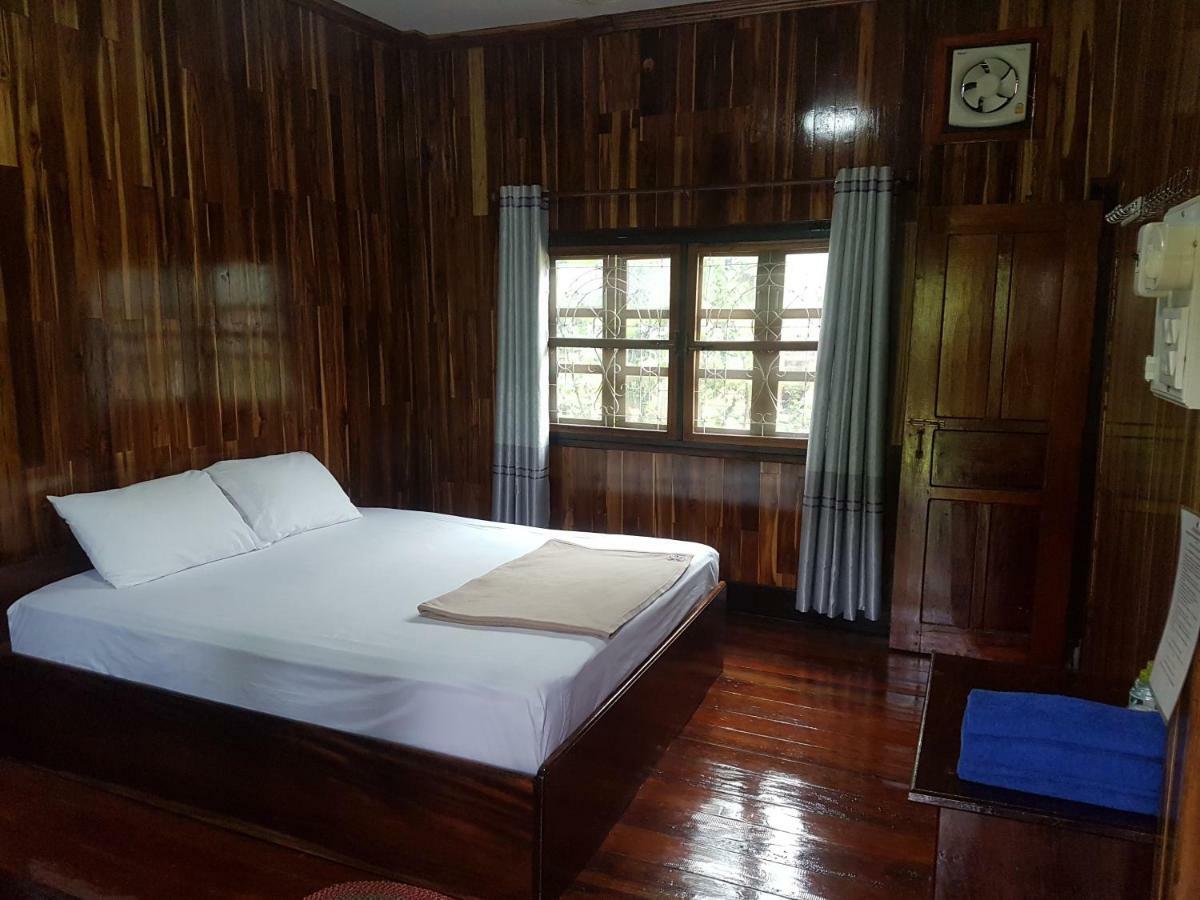 Lattanavongsa Guesthouse And Bungalows Muang Ngoi Екстериор снимка