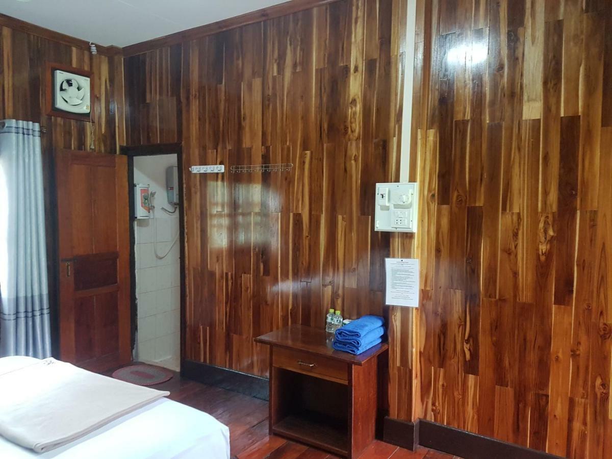 Lattanavongsa Guesthouse And Bungalows Muang Ngoi Екстериор снимка